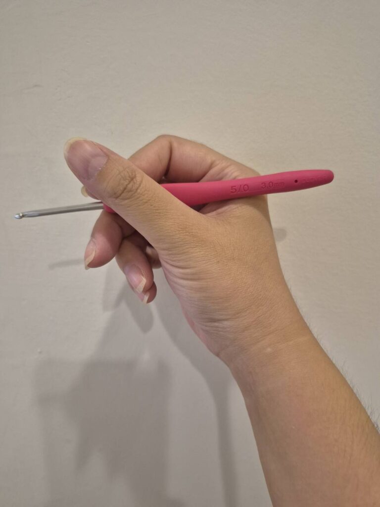 鉤針筆型握法